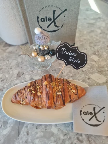 Gefuelltes_Croissant_Dubai